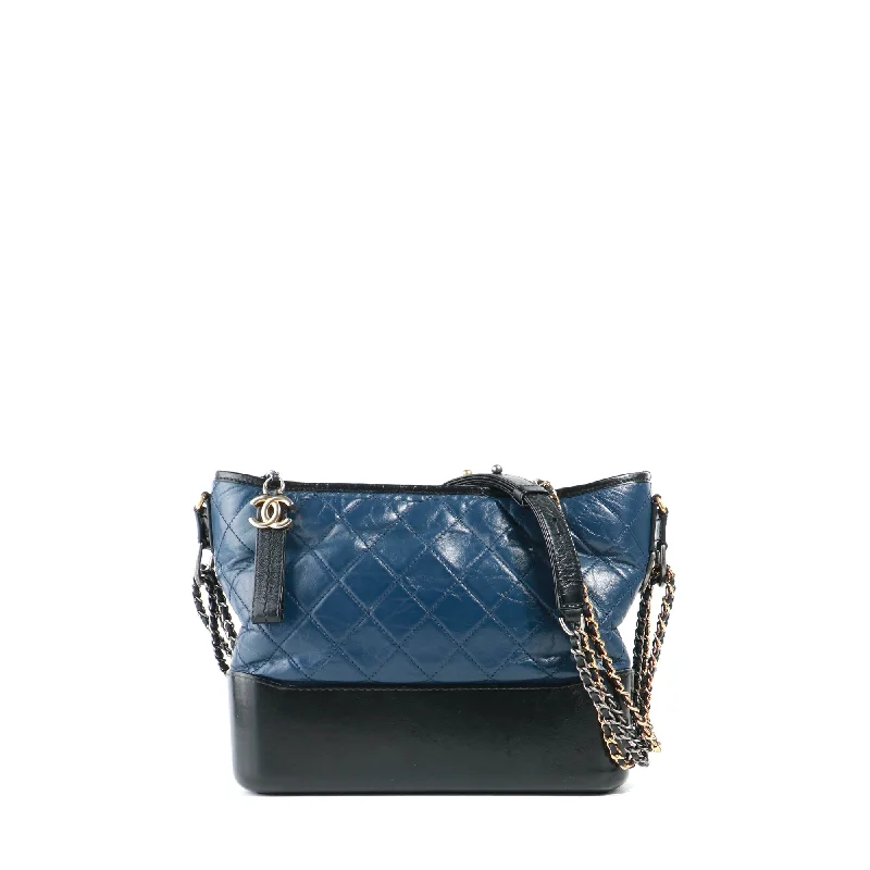 CHANEL - Sac à bandoulière Gabrielle medium en cuir bleu marine et noir