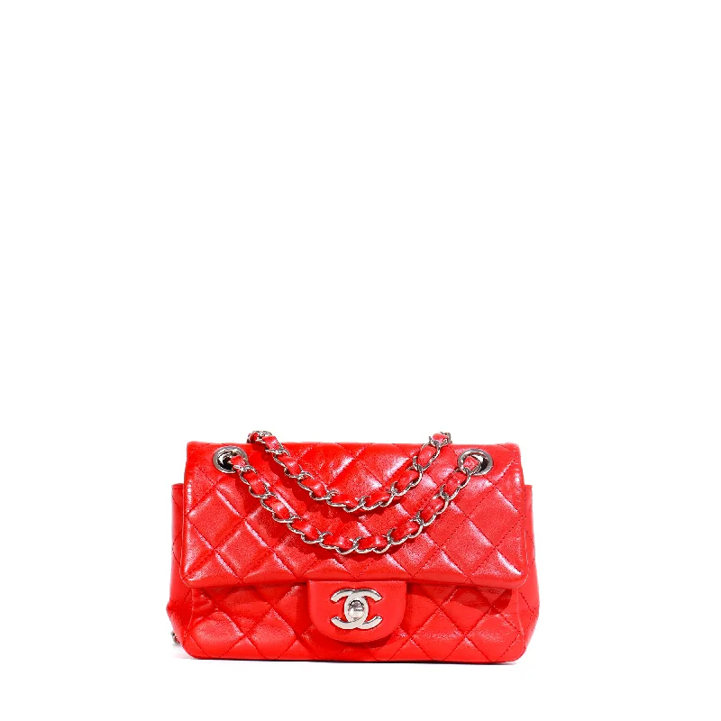 CHANEL - Sac à main Timeless Mini Rectangle en cuir rouge