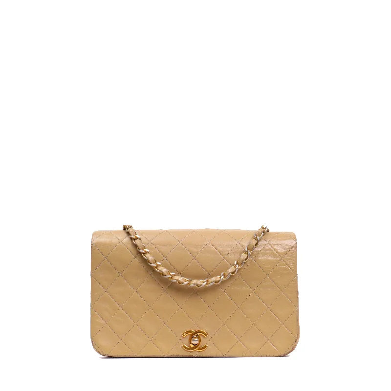 CHANEL - Sac à main Classique/Timeless Full Flap Chanel en cuir lisse beige vintage