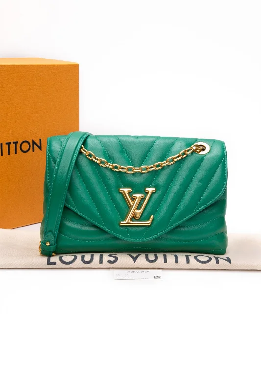 LOUIS VUITTON Green New Wave Quilted Leather MM Chain Bag